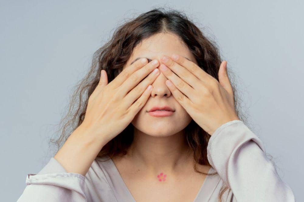 Ibu Ini Alami Pecah Pembuluh Darah Mata saat Melahirkan (1).jpg