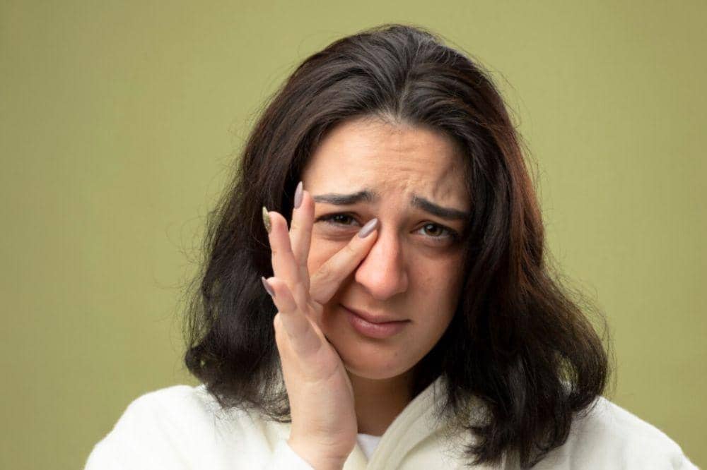 Ibu Ini Alami Pecah Pembuluh Darah Mata saat Melahirkan