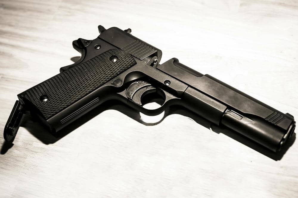 Kepemilikan senjata api ayah pelaku penembakan di Louisiana