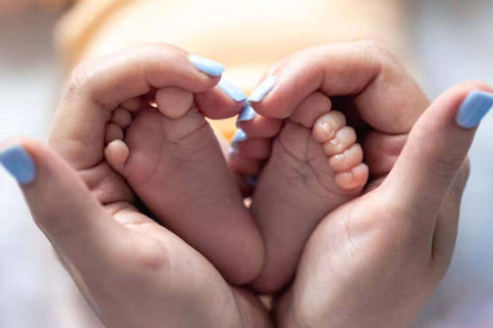 Ibu Ini Alami Pecah Pembuluh Darah Mata saat Melahirkan (2).jpg