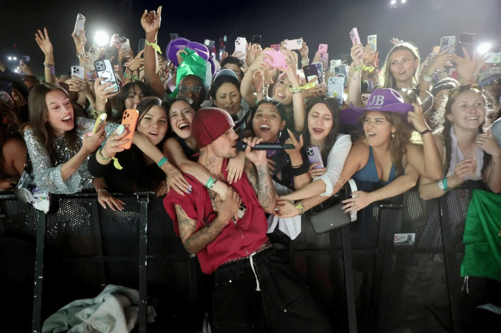 Justin Bieber Ajak Billie Eilish Naik Panggung, Ini Alasannya