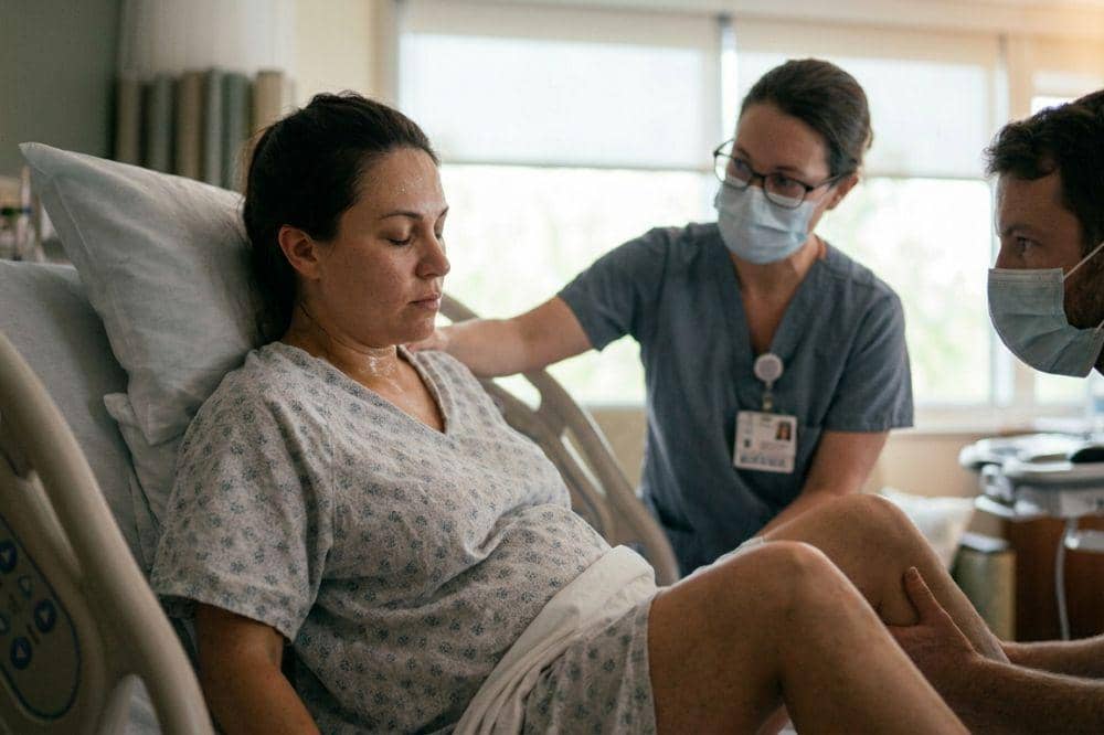 7 Cara Mengejan saat Melahirkan untuk Menghindari Pembuluh Darah di Mata Pecah 6.jpg