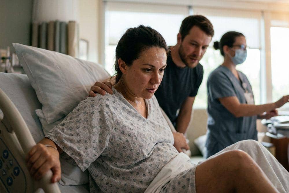 Cara Mengejan untuk Menghindari Pembuluh Darah di Mata Pecah