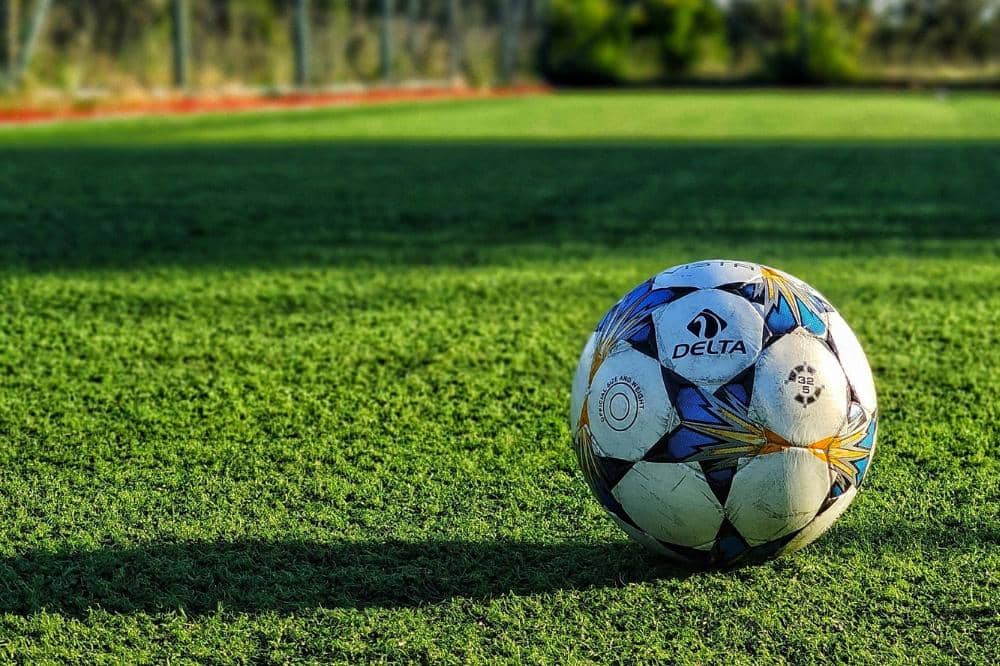 Bermain Futsal, Cara  Dukung dan Bangun Mental Baja untuk Anak