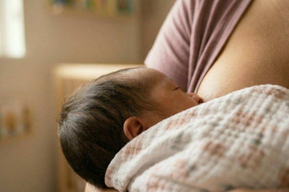 10 Tanda Perlekatan yang Salah, Bikin Menyusui Jadi Menyiksa!  3_20260422_095915_0003.jpg