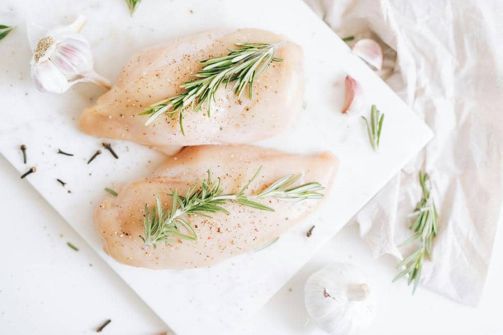 Fakta Daging Dada Ayam Bolong, Amankah untuk Dimasak?