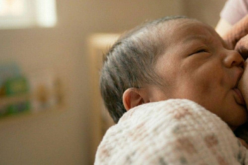 10 Tanda Perlekatan yang Salah, Bikin Menyusui Jadi Menyiksa!  6_20260422_095915_0006.jpg