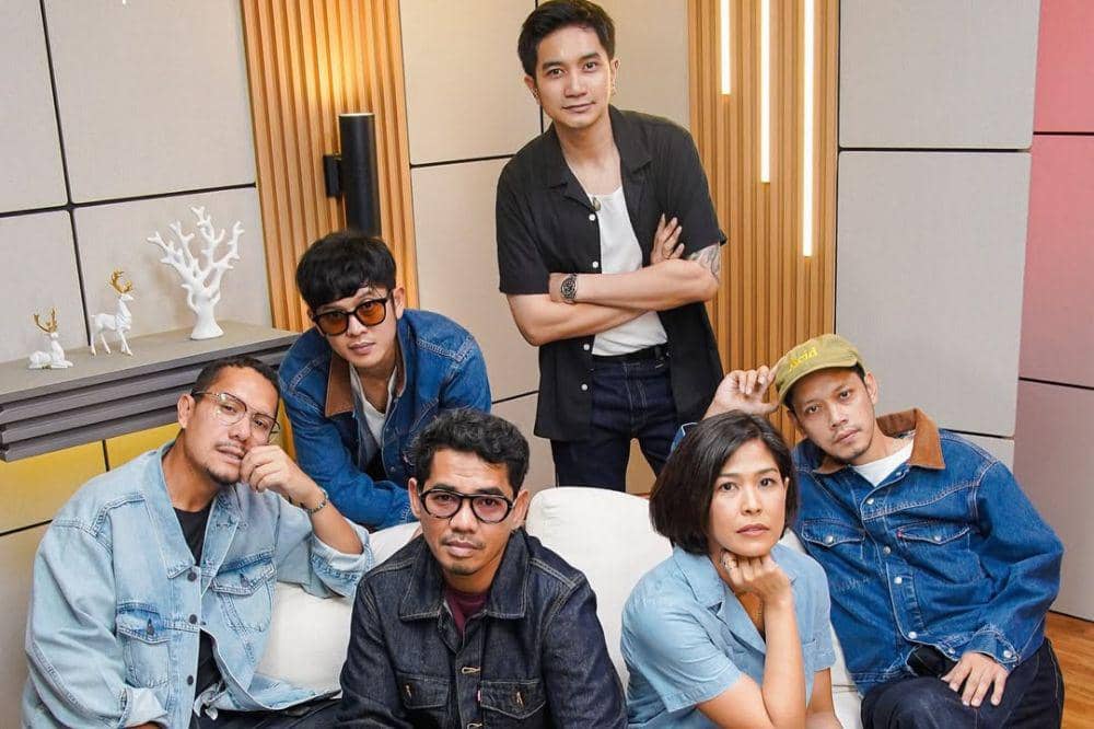 7 Lagu Cinta yang Bertema Mata dan Penglihatan