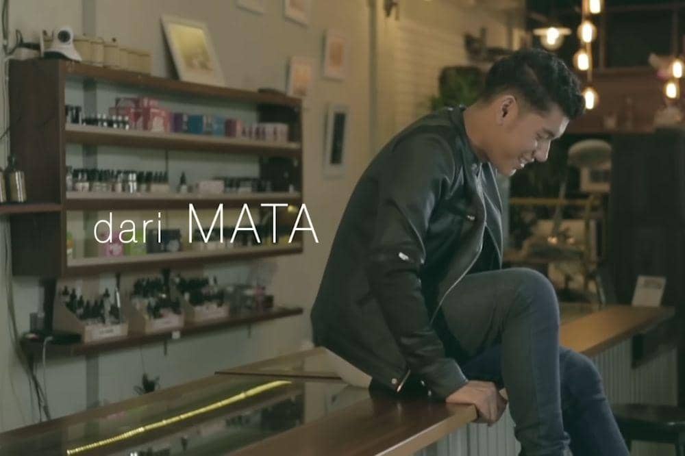 7 Lagu Cinta yang Bertema Mata dan Penglihatan