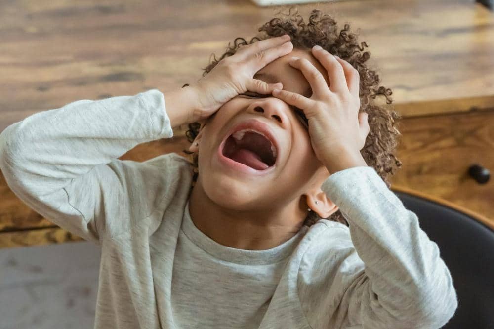 Anak Mama Bertingkah? Jangan Buru-buru Menilai, Ma!