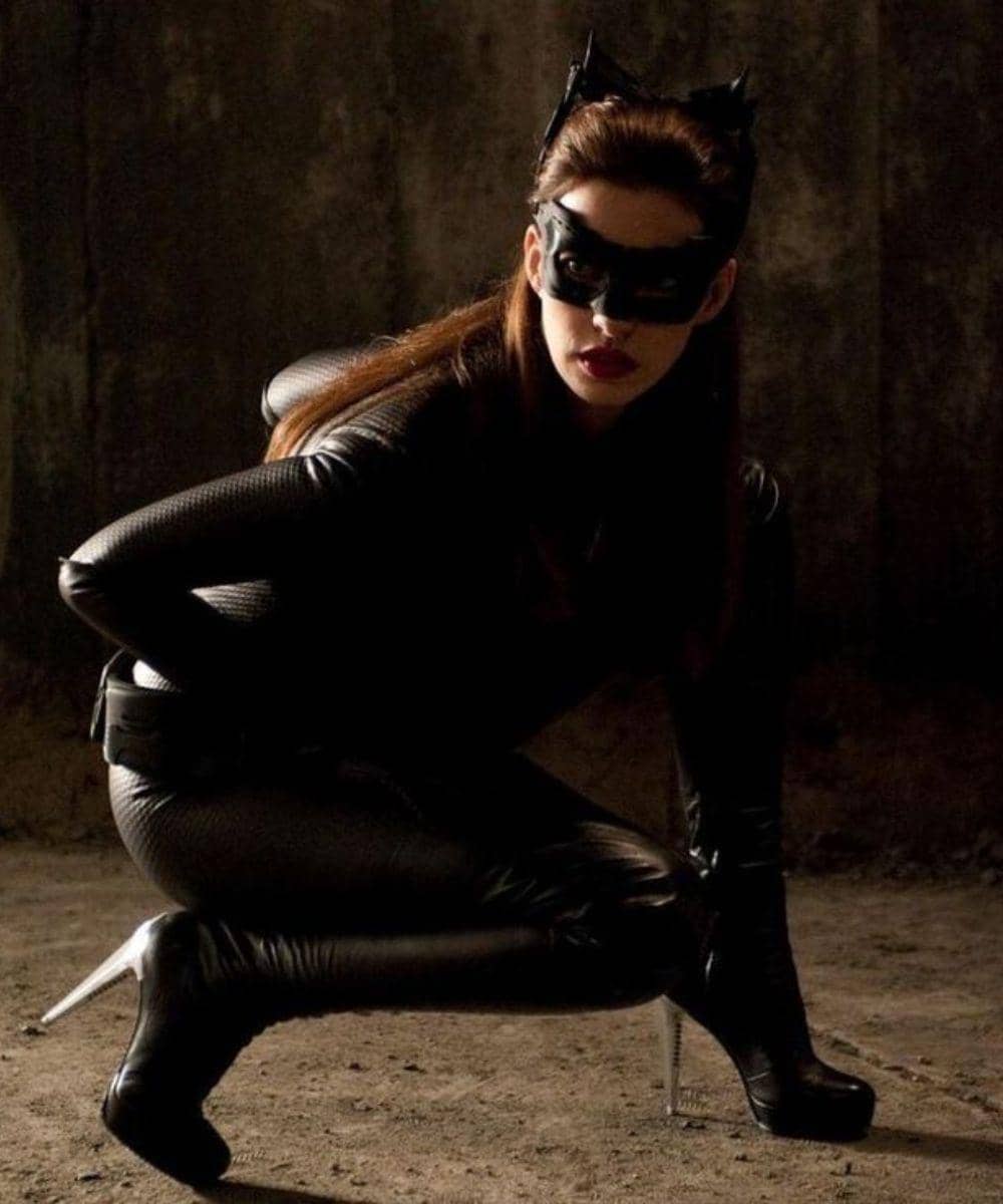 Anne Hathaway Jadi Bintang Tercantik 2026, Intip 12 Gayanya di Film! 10.jpg