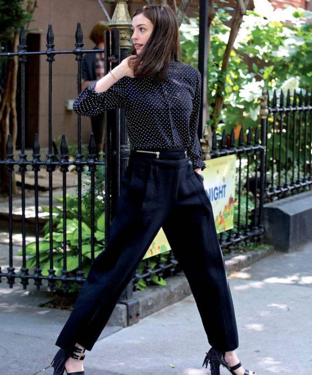 Anne Hathaway Jadi Bintang Tercantik 2026, Intip 12 Gayanya di Film! 16.jpg