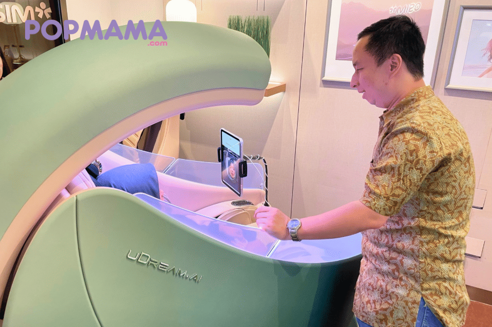 Relaksasi dengan Teknik Massage Tiga Master Dunia di Kursi Pijat AI (5).png