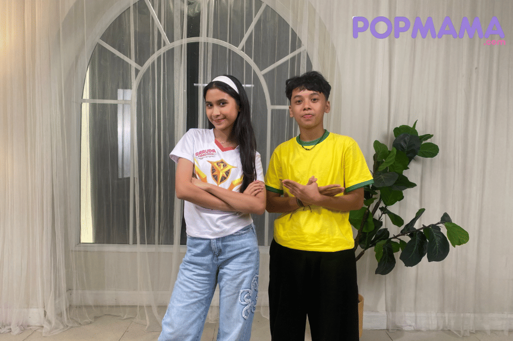 Keanu Azka dan Quinn Salman berpose di depan kamera