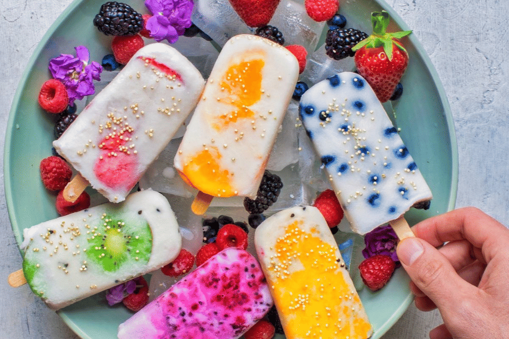 Beberapa es krim buah dengan berbagai rasa 