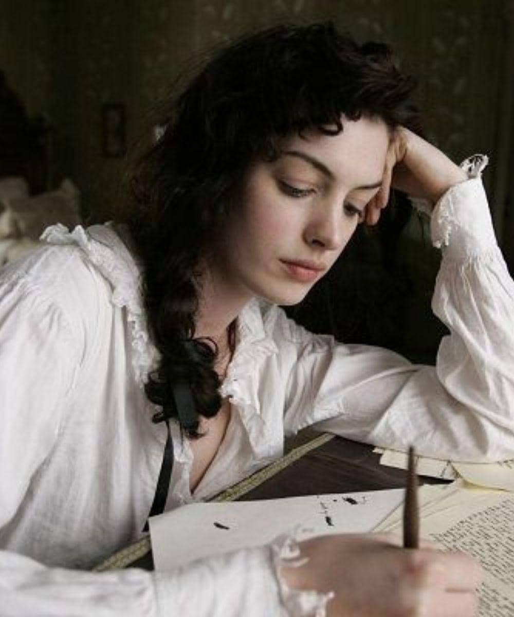 Anne Hathaway Jadi Bintang Tercantik 2026, Intip 12 Gayanya di Film! 7.jpg