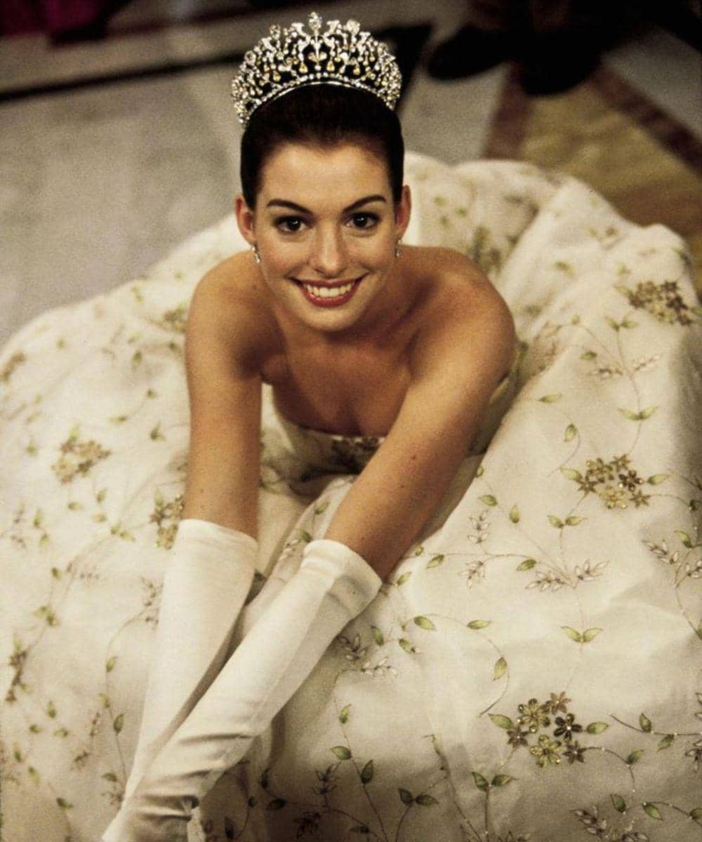 Anne Hathaway Jadi Bintang Tercantik 2026, Intip 12 Gayanya di Film! 3.jpg