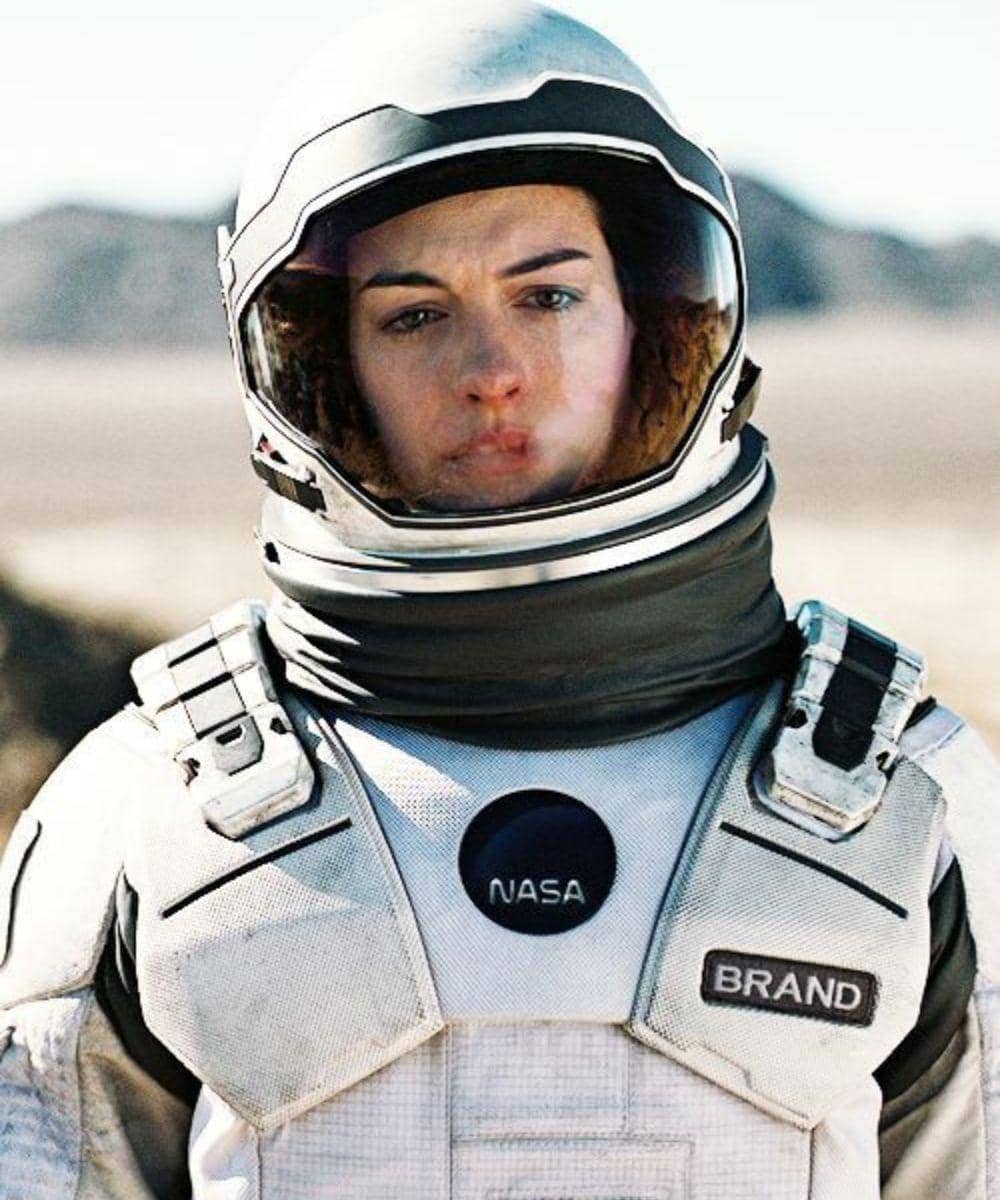 Anne Hathaway Jadi Bintang Tercantik 2026, Intip 12 Gayanya di Film! 13.jpg