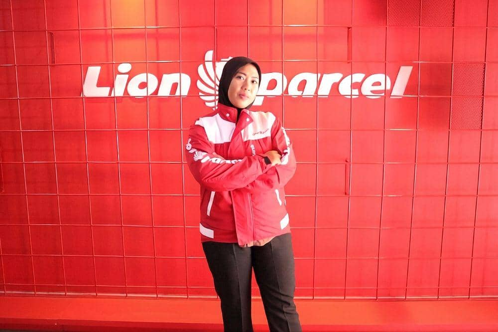 Kartini Masa Kini, Kisah KurirMenembus Batas.jpg