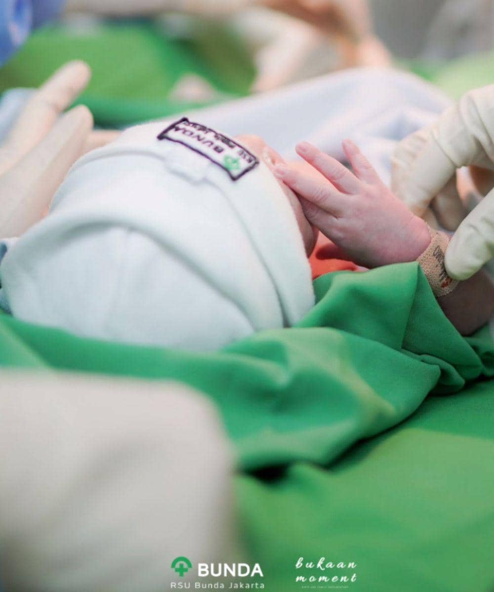 Langka! Zaskia Sungkar Lahirkan Baby Urwah secara En Caul, Apa Artinya? 8.jpg