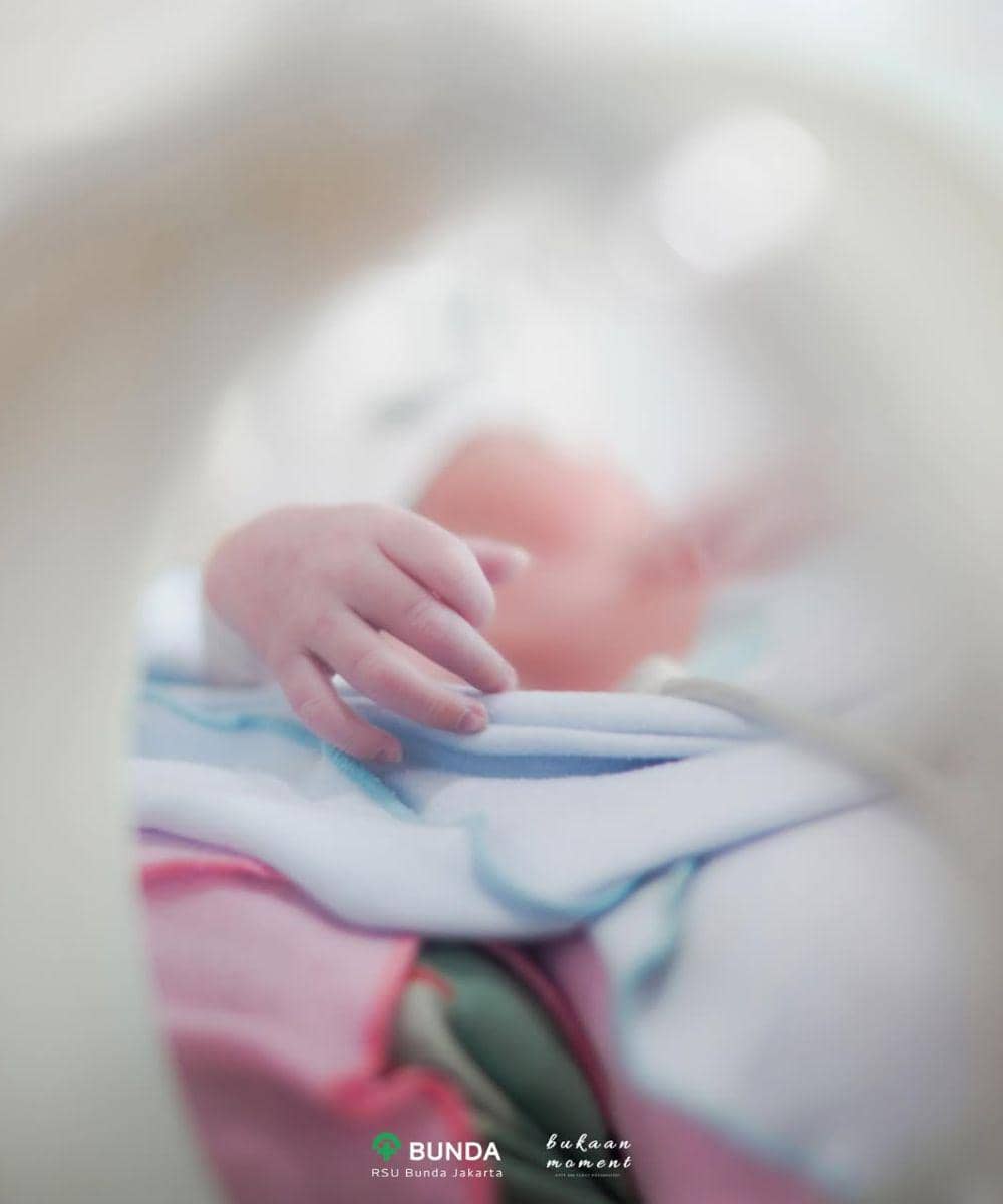 Langka! Zaskia Sungkar Lahirkan Baby Urwah secara En Caul, Apa Artinya? 7.jpg