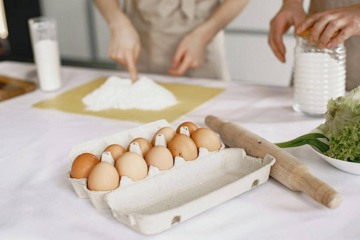  tepung dan telur untuk membuat kue