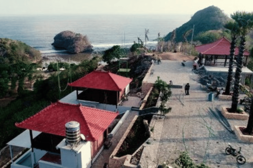 8 Penginapan Dekat Pantai Malang Selatan, Cocok untuk Healing (6).png