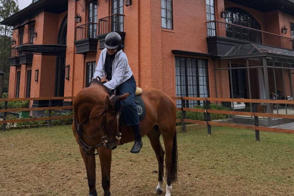 Cerita Zaskia Sungkar Kangen Berkuda Usai Melahirkan Anak Kedua (2).jpg