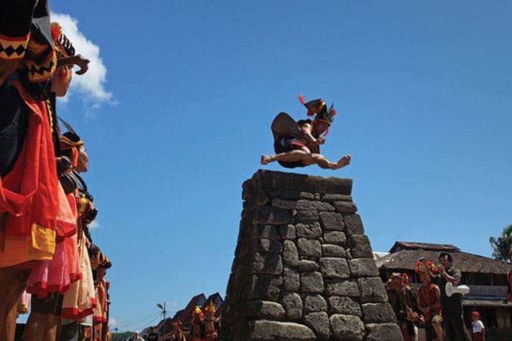 Lompat Batu Nias Berasal Dari Mana 2.jpg