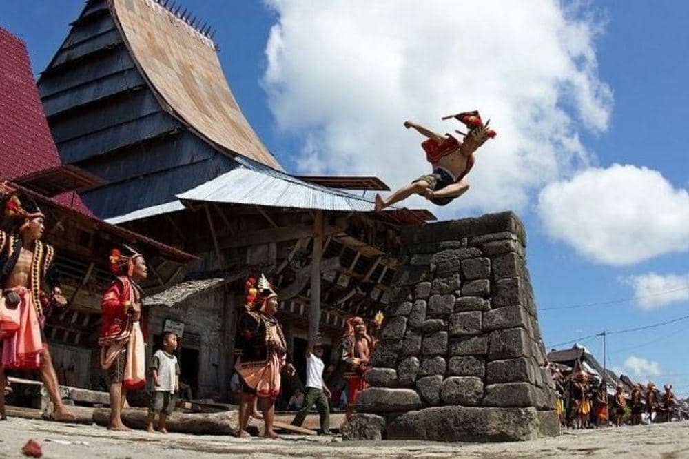 Lompat Batu Nias Berasal dari Mana? Ini Asal-Usul dan Maknanya
