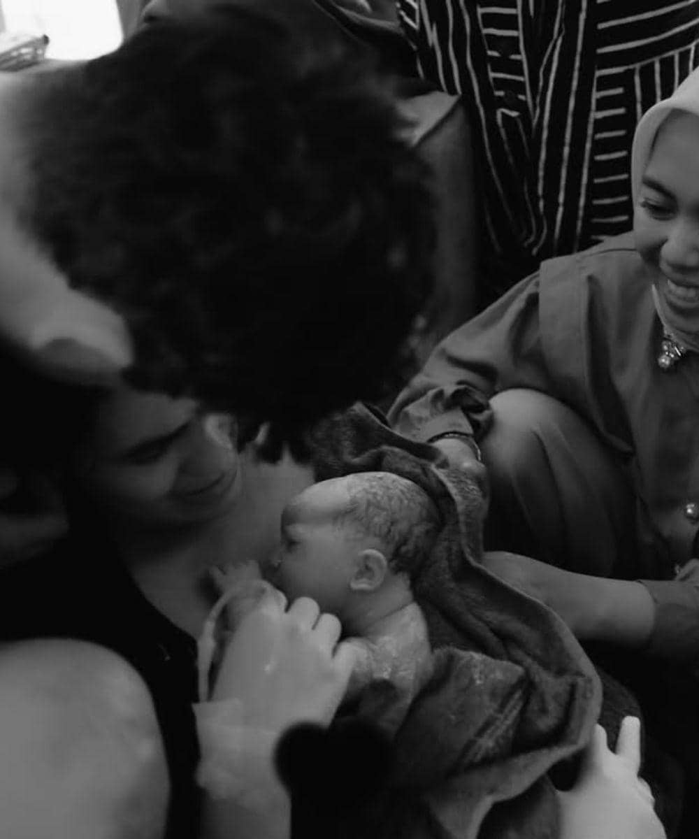 Dibantu Bidan Profesional, Steffi Zamora Tak Ada Trauma Melahirkan.jpg