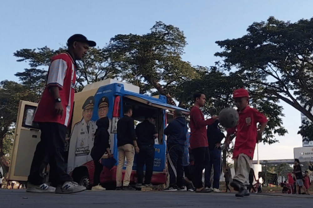 Zaki dan sang Papa sedang berlatih freestyle bersama 