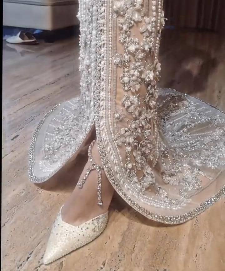 syifa hadju gaun resepsi 4A.jpg