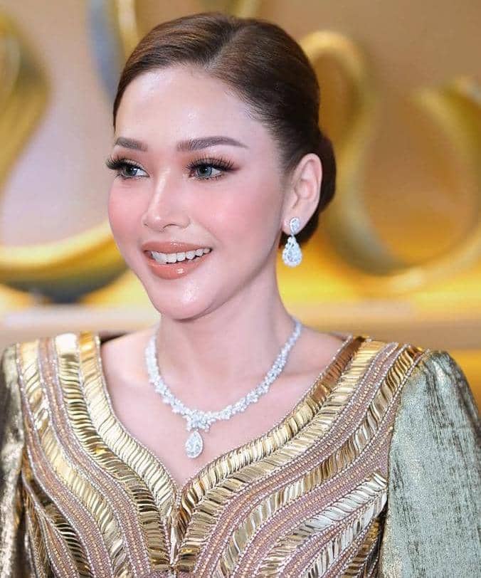 Penampilan Maia Estianty dan Mulan Jameela saat Resepsi El Rumi 4.jpg