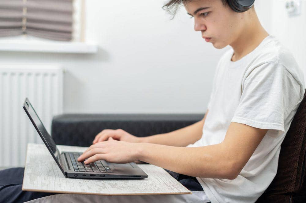 5 Aplikasi yang Digunakan AI Specialist untuk Memudahkan Pekerjaan