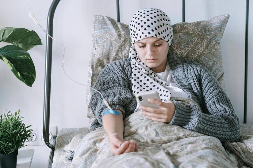 Seorang perempuan sakit kanker