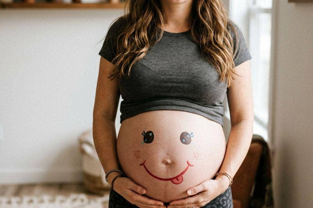 Foto baby bump painted yang bisa jadi inspirasi