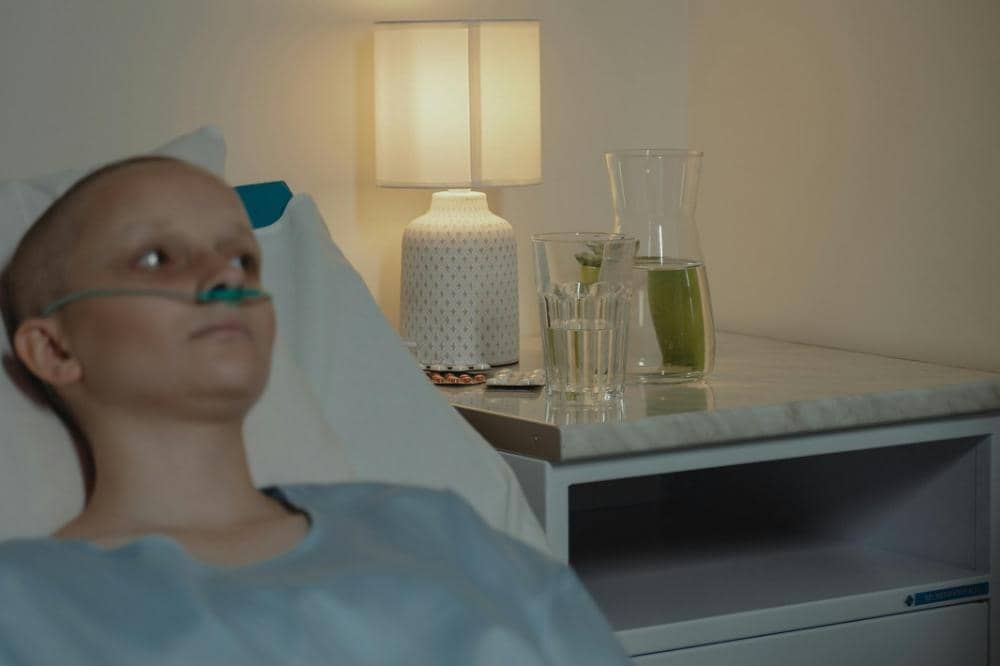 Seorang perempuan sakit kanker