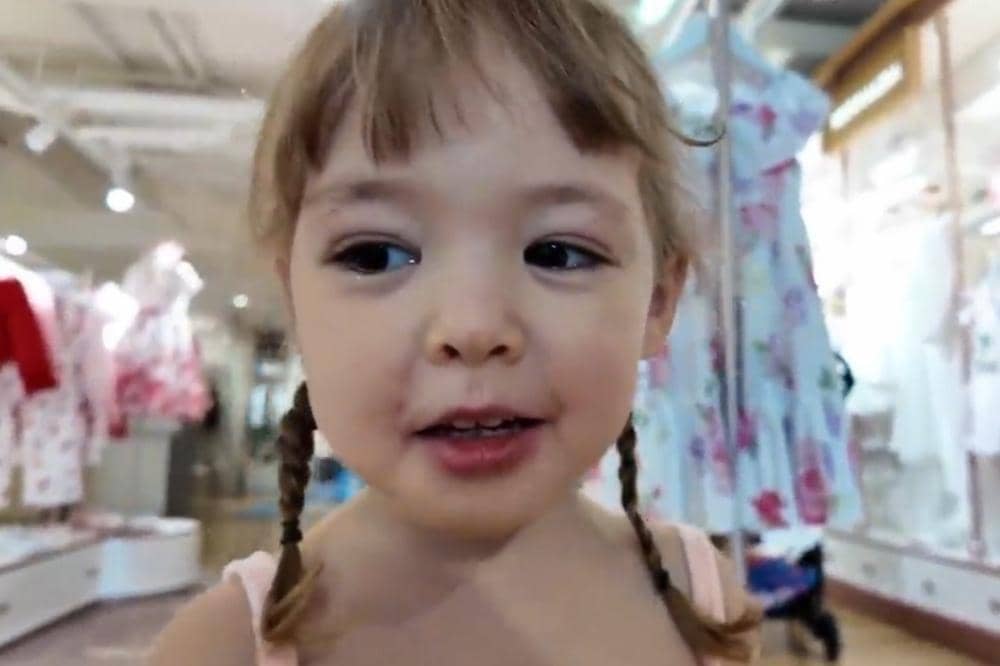 Kamari saat belanja dress after-party