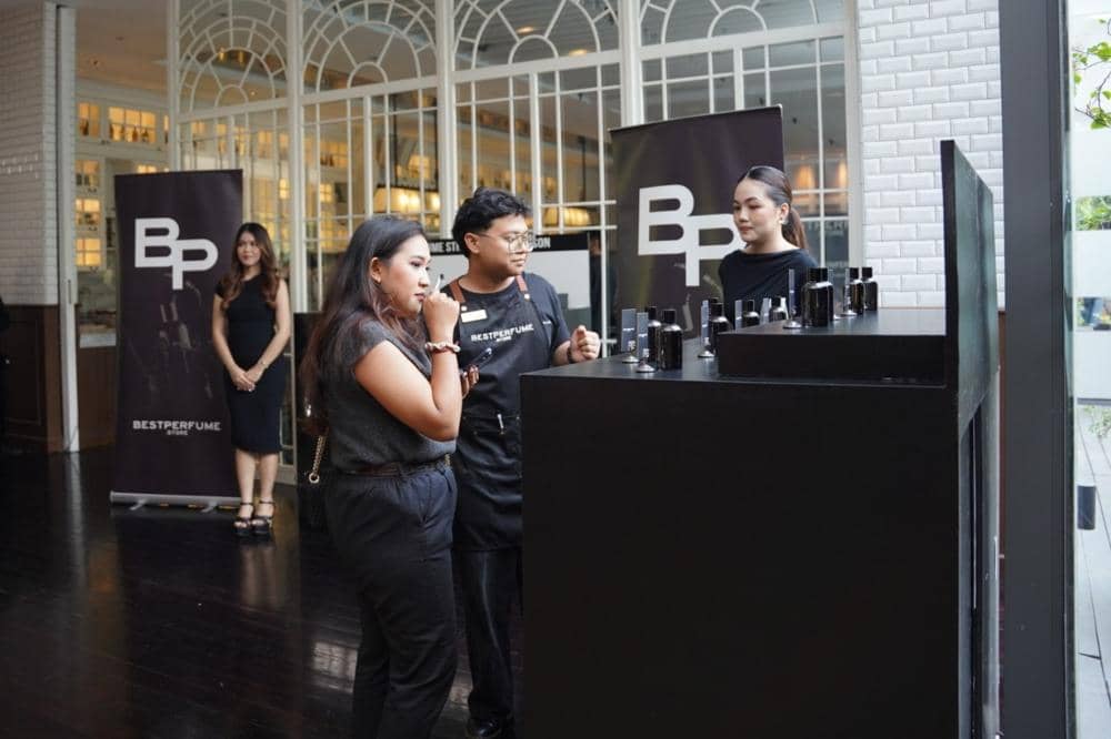 Jangan Salah Pilih! Tips Cocokkan Wangi Parfum dengan Gaya Outfit 1.jpg