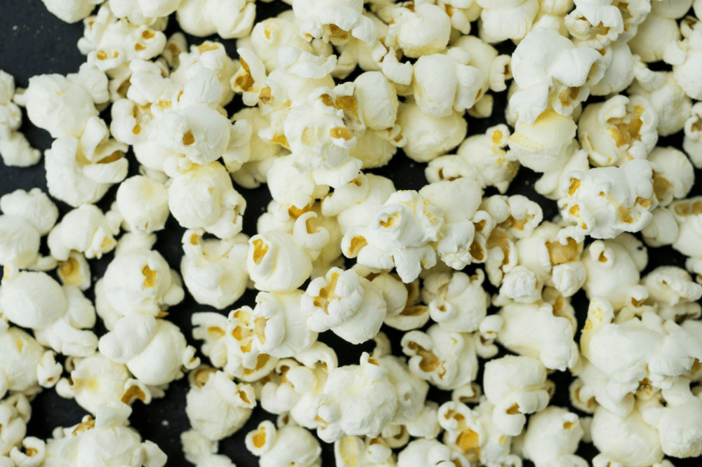 Popcorn yang berserakan 