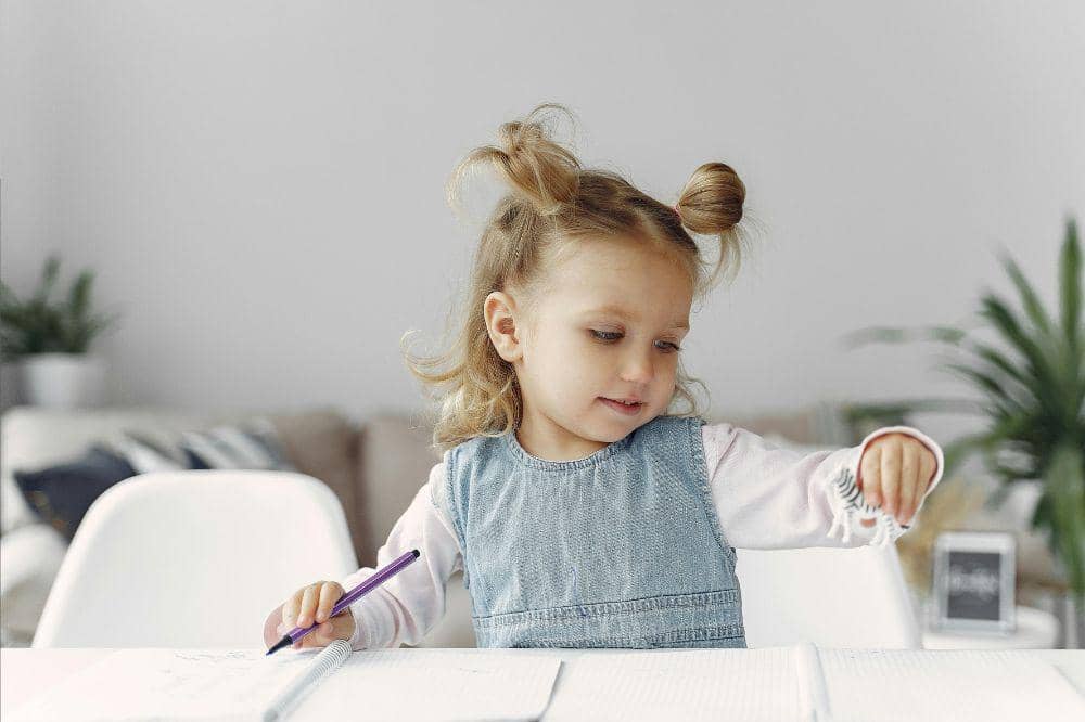 Anak terdistraksi saat menilai