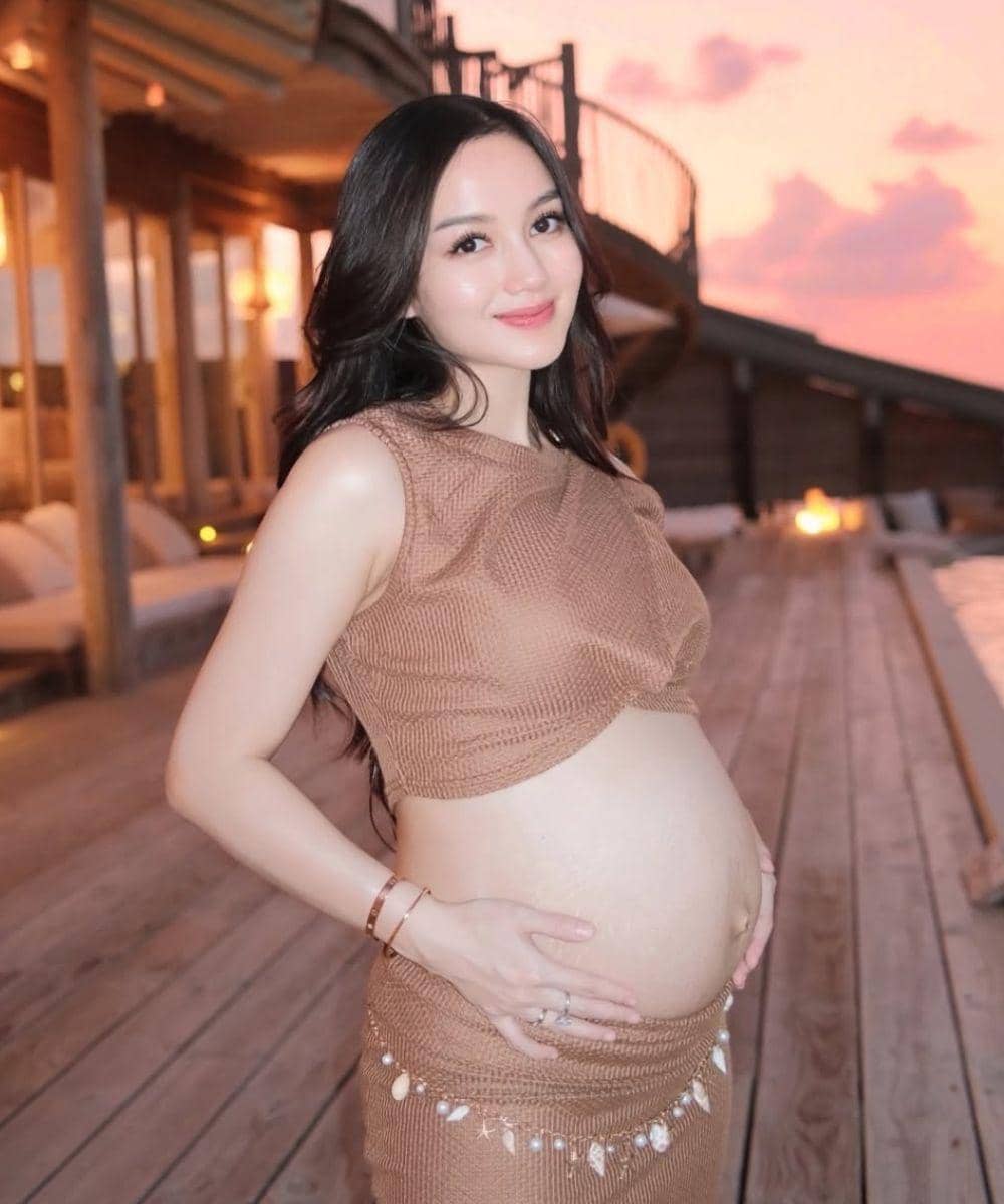 9 Foto Nanda Arsyinta Pamer Baby Bump Kehamilan Kedua 8.