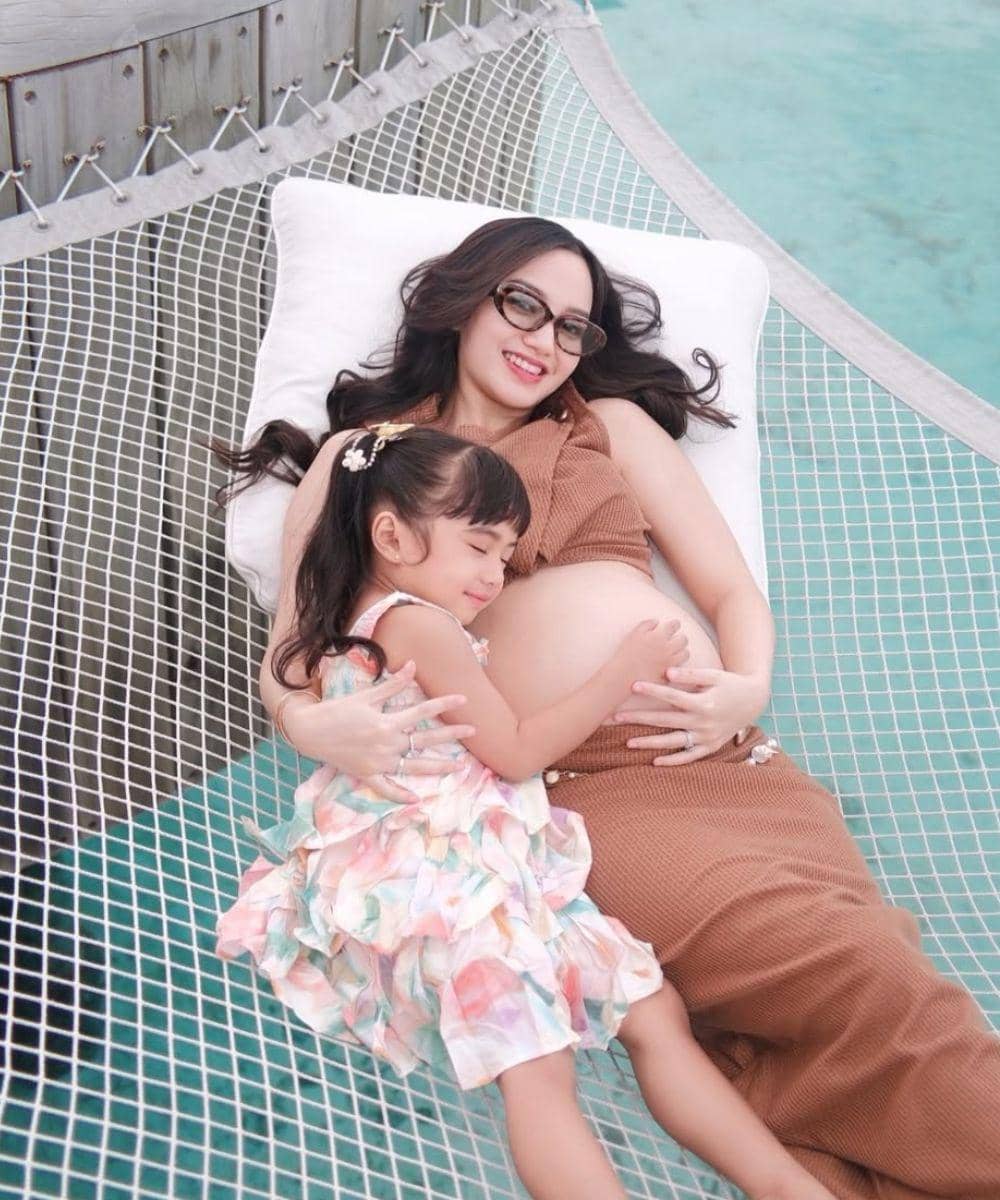 9 Foto Nanda Arsyinta Pamer Baby Bump Kehamilan Kedua 9