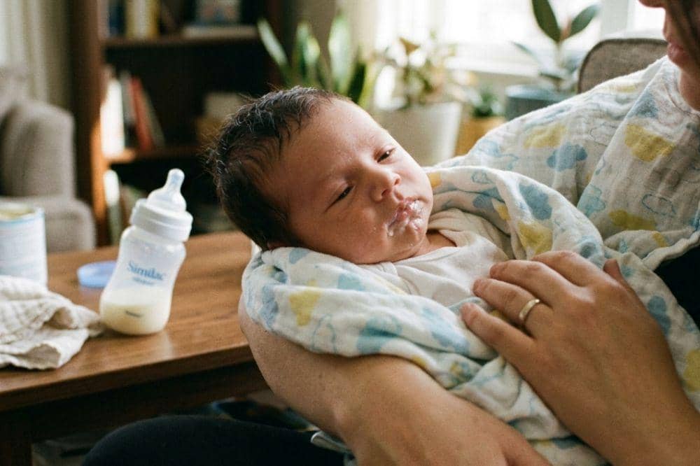 Kenapa Bayi Muntah setelah Minum Susu Formula? Ini Penjelasannya