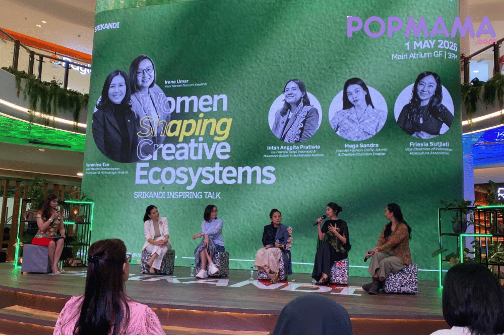 Narasumber talkshow duduk bersama di atas panggung