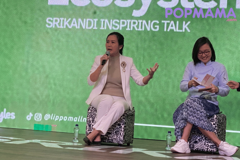 Veronica Tan berbicara di atas panggung