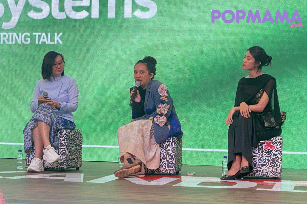 Intan Anggita Pratiwie berbicara di atas panggung