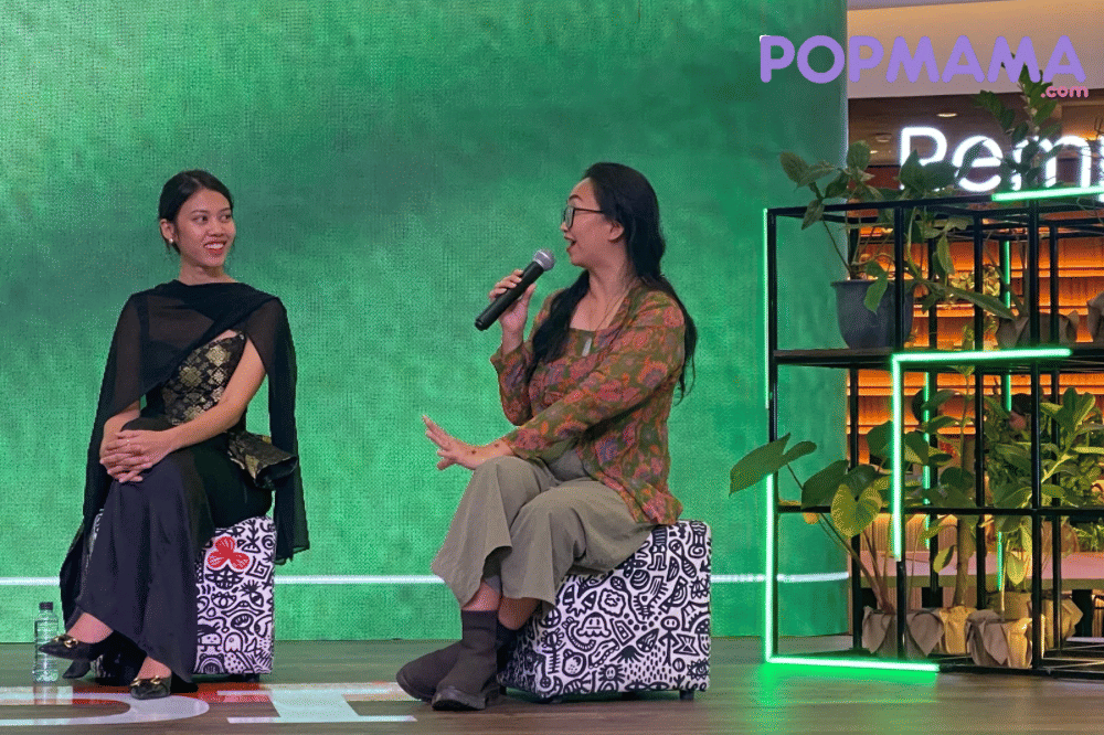 Friesia Sutijati berbicara di atas panggung