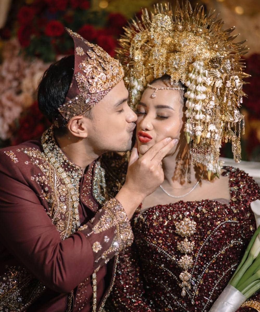 Detail Look Akad & Resepsi Siska-Indian Akbar, Adat Betawi & Minang! 12.jpg